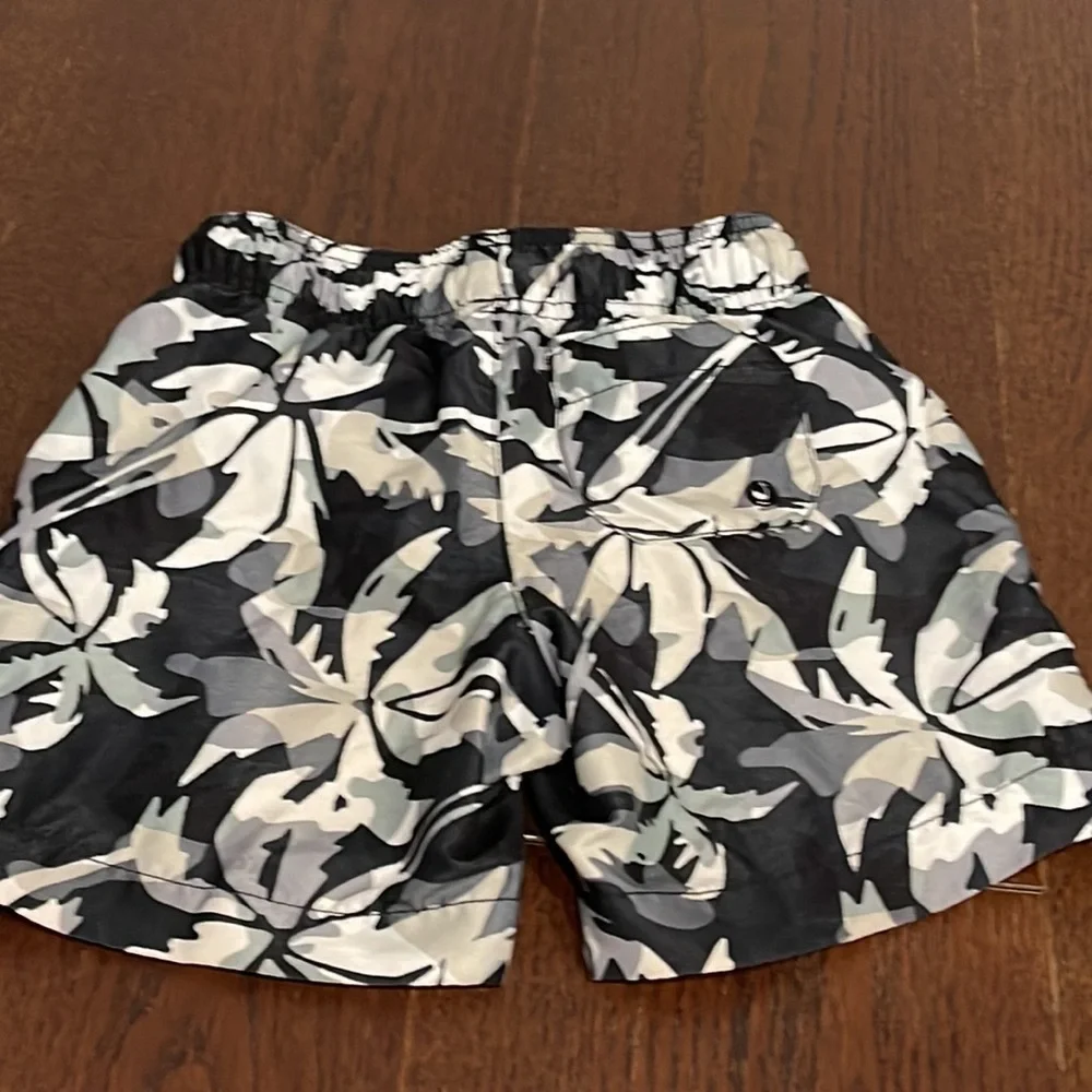 Children’s Place Black Camo Boys Bathing Suit Size XS 4